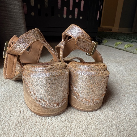 New AS98 Metallic Gold Leather Sandal 37 7-8 Low Heel Wrap Padded Foot Comfy - Picture 7 of 10